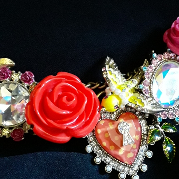 Betsey Johnson VINTAGE ROSE GARDEN SET - Picture 3 of 8